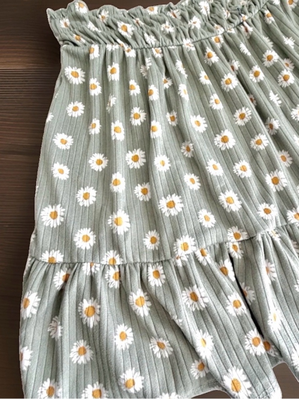 Women’s Pull On Skirt size L Sage Green White Daisy Flower Print boho Short